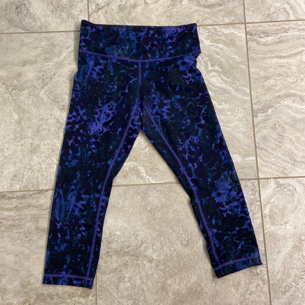 Lululemon Black Blue Cropped Leggings Size 6